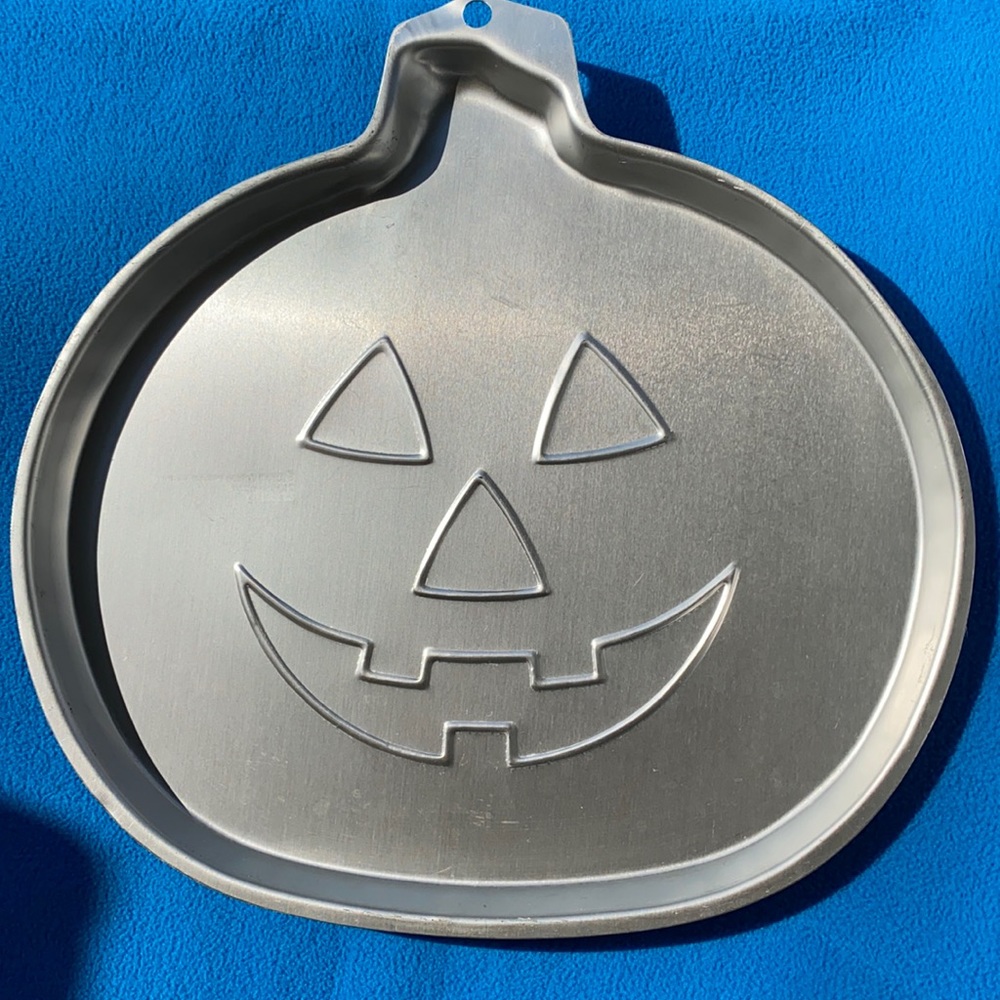 Wilton Jack-o-Lantern Pumpkin Tray/Pan NWOT
